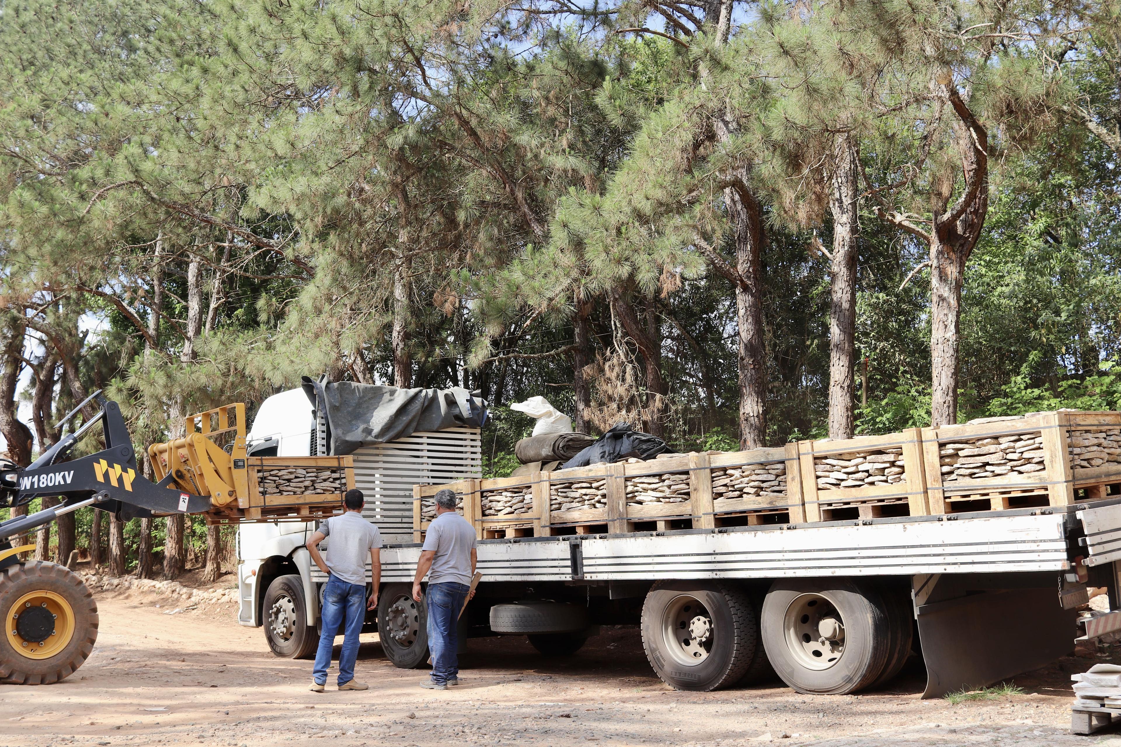 Pedras Naturais Hero 1